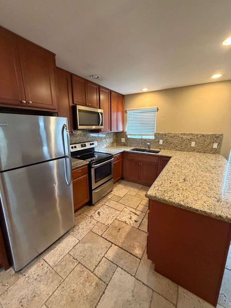 421 South Mollison Avenue - El Cajon - California - 1 bed, 1 bath rental property