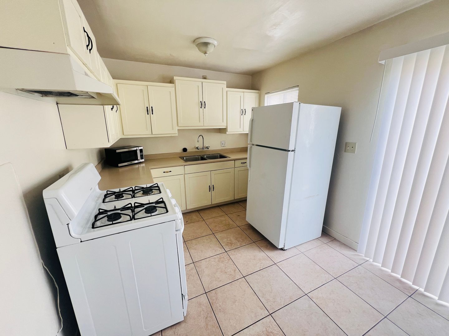 4265 Schoolridge Lane Unit A - La Mesa - California - 2 bed, 1 bath rental property