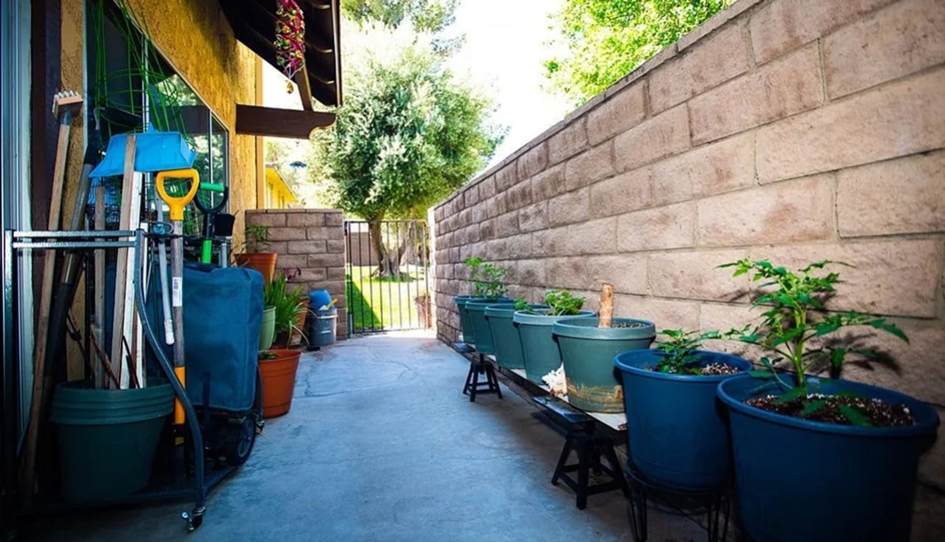 42935 15th St. West #5 - Gardena - California - 2 bed, 2.5 bath rental property