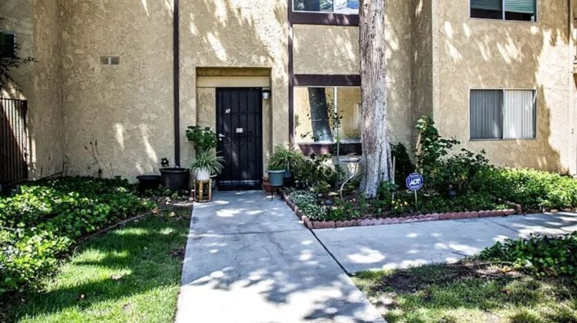 42935 15th St. West #5 - Gardena - California - 2 bed, 2.5 bath rental property