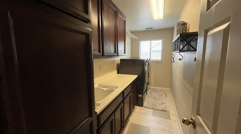 434 Taggert Ct - Roseville - California - 5 bed, 3 bath rental property