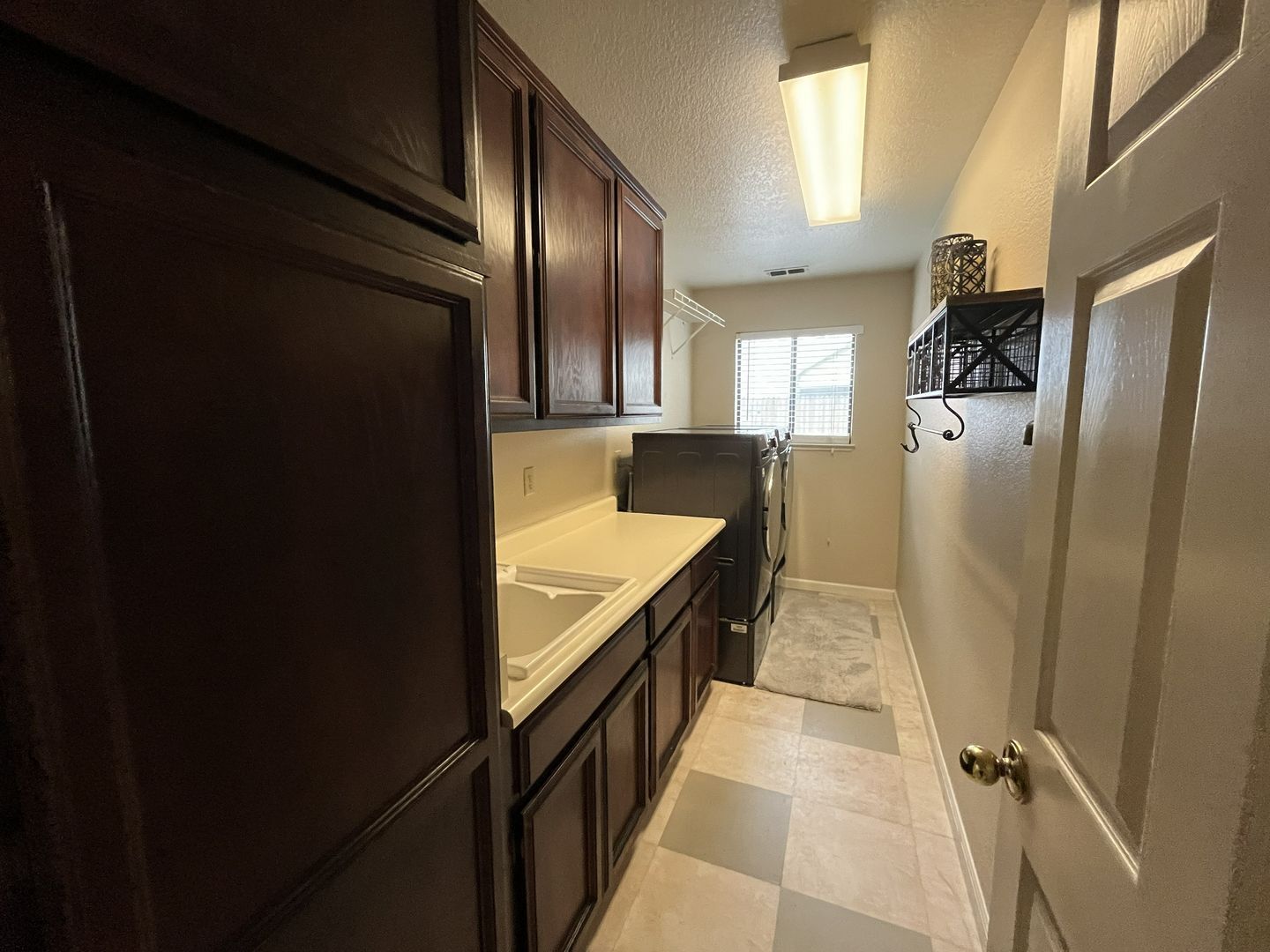434 Taggert Ct - Roseville - California - 5 bed, 3 bath rental property