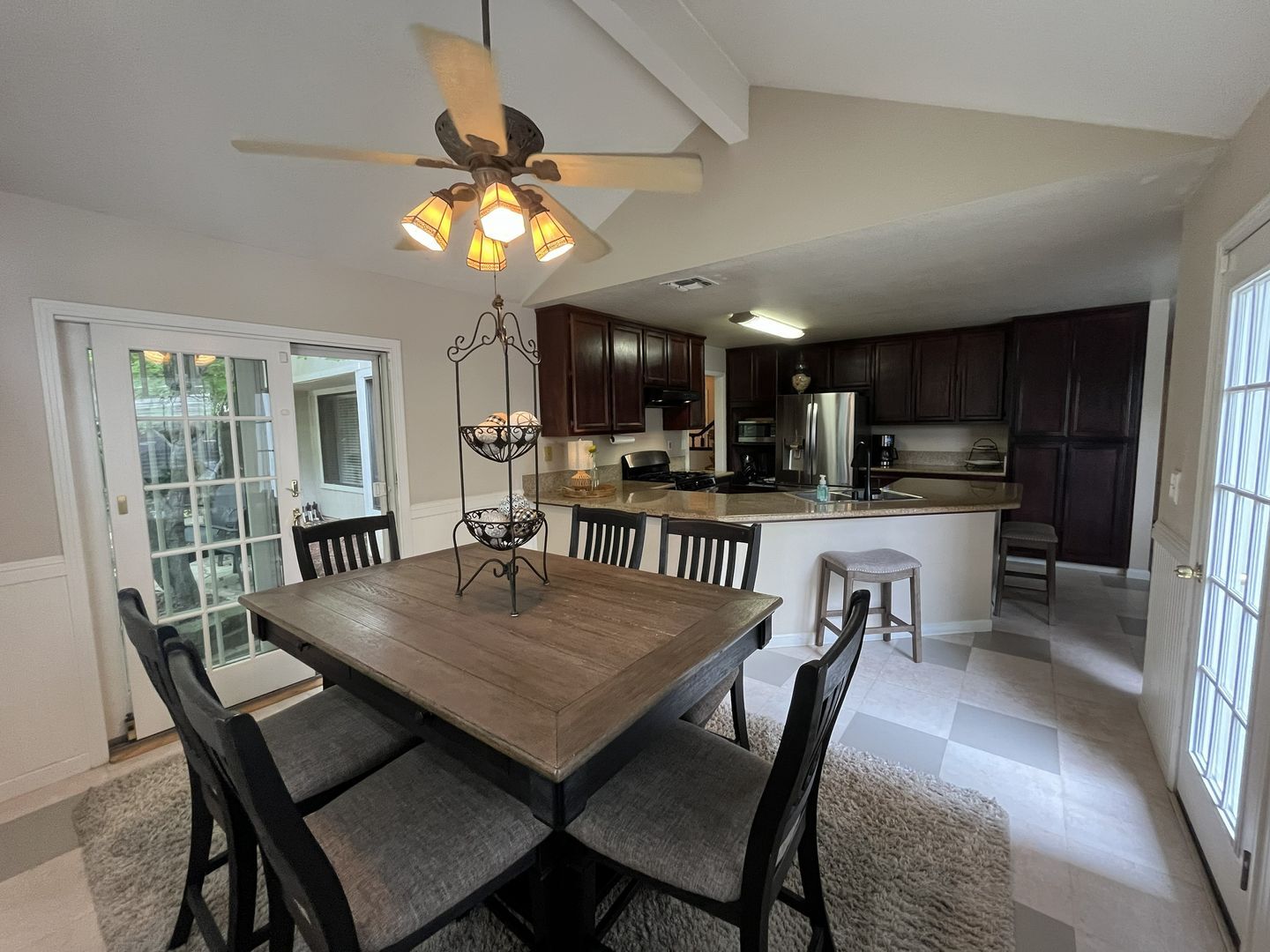 434 Taggert Ct - Roseville - California - 5 bed, 3 bath rental property