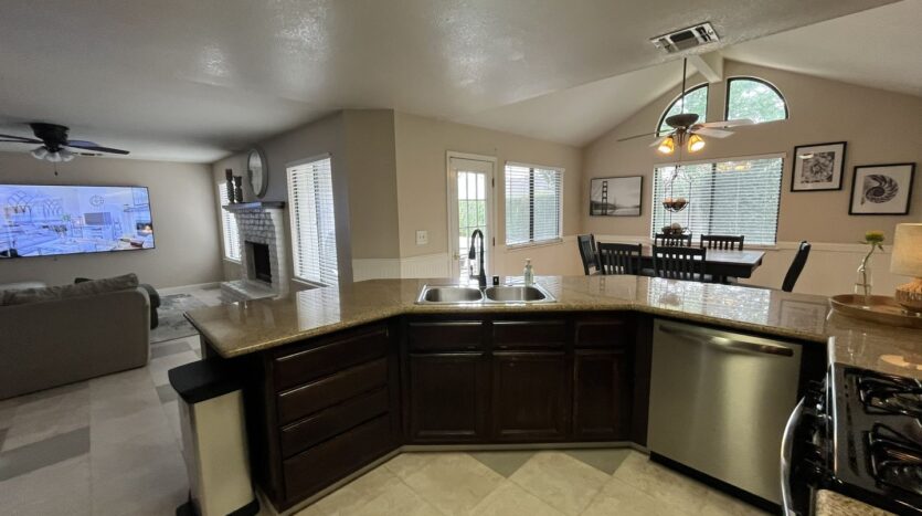 434 Taggert Ct - Roseville - California - 5 bed, 3 bath rental property