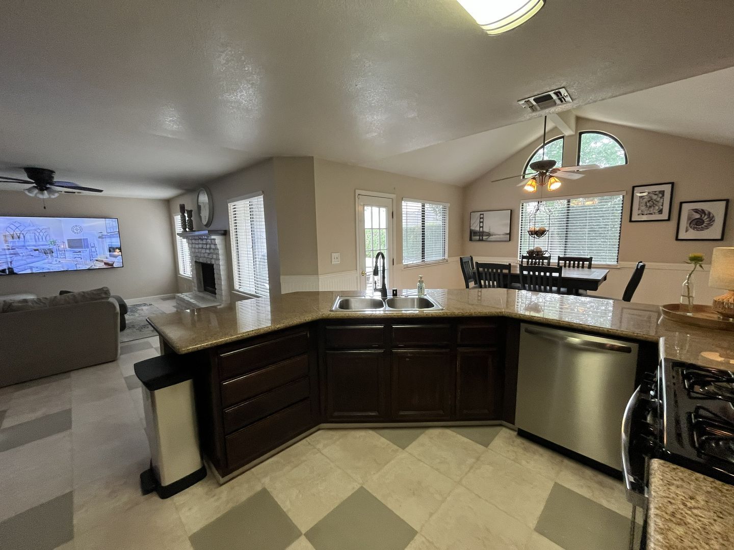 434 Taggert Ct - Roseville - California - 5 bed, 3 bath rental property