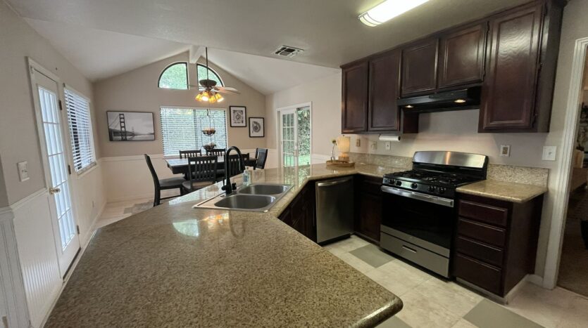 434 Taggert Ct - Roseville - California - 5 bed, 3 bath rental property