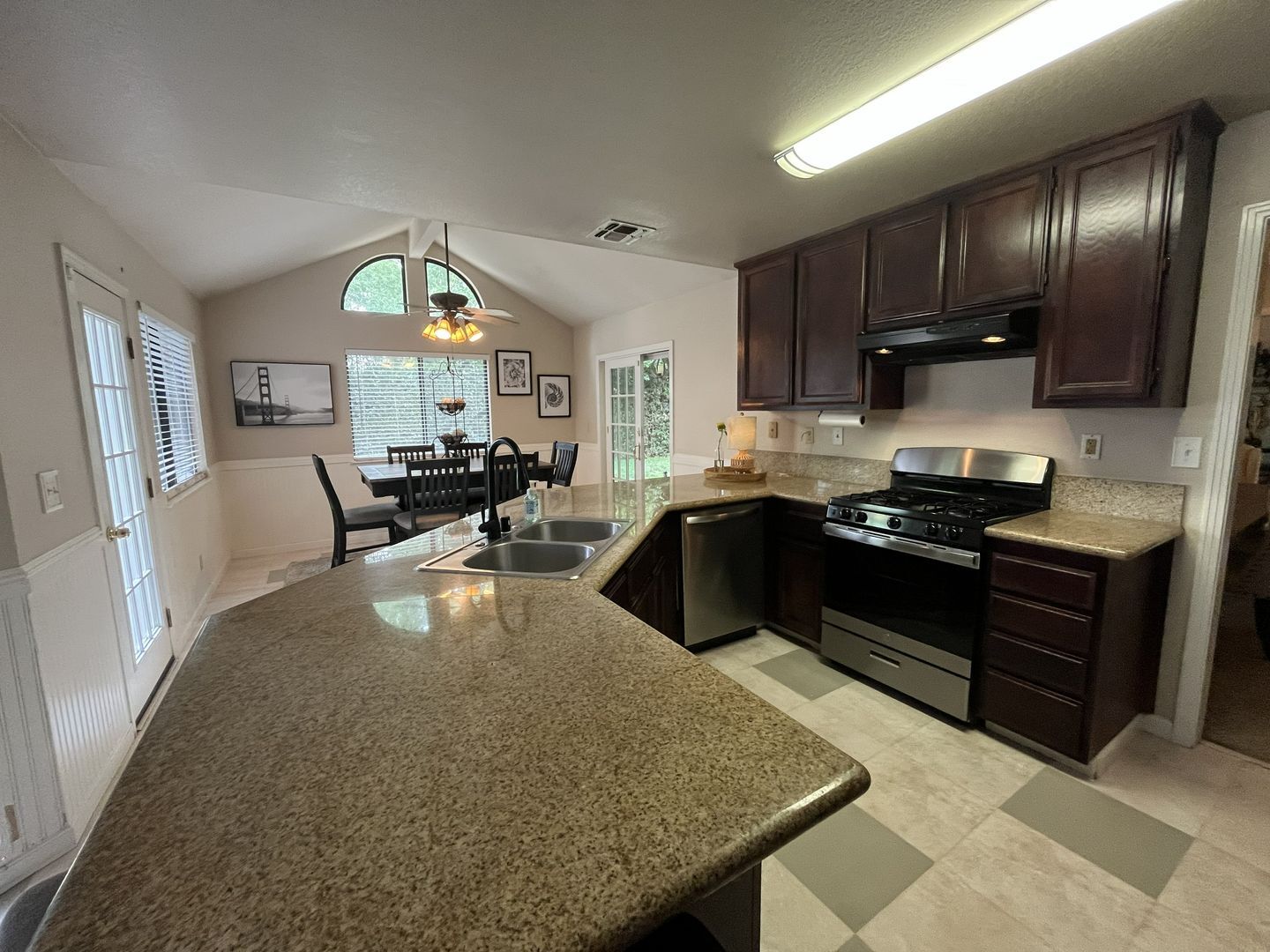 434 Taggert Ct - Roseville - California - 5 bed, 3 bath rental property