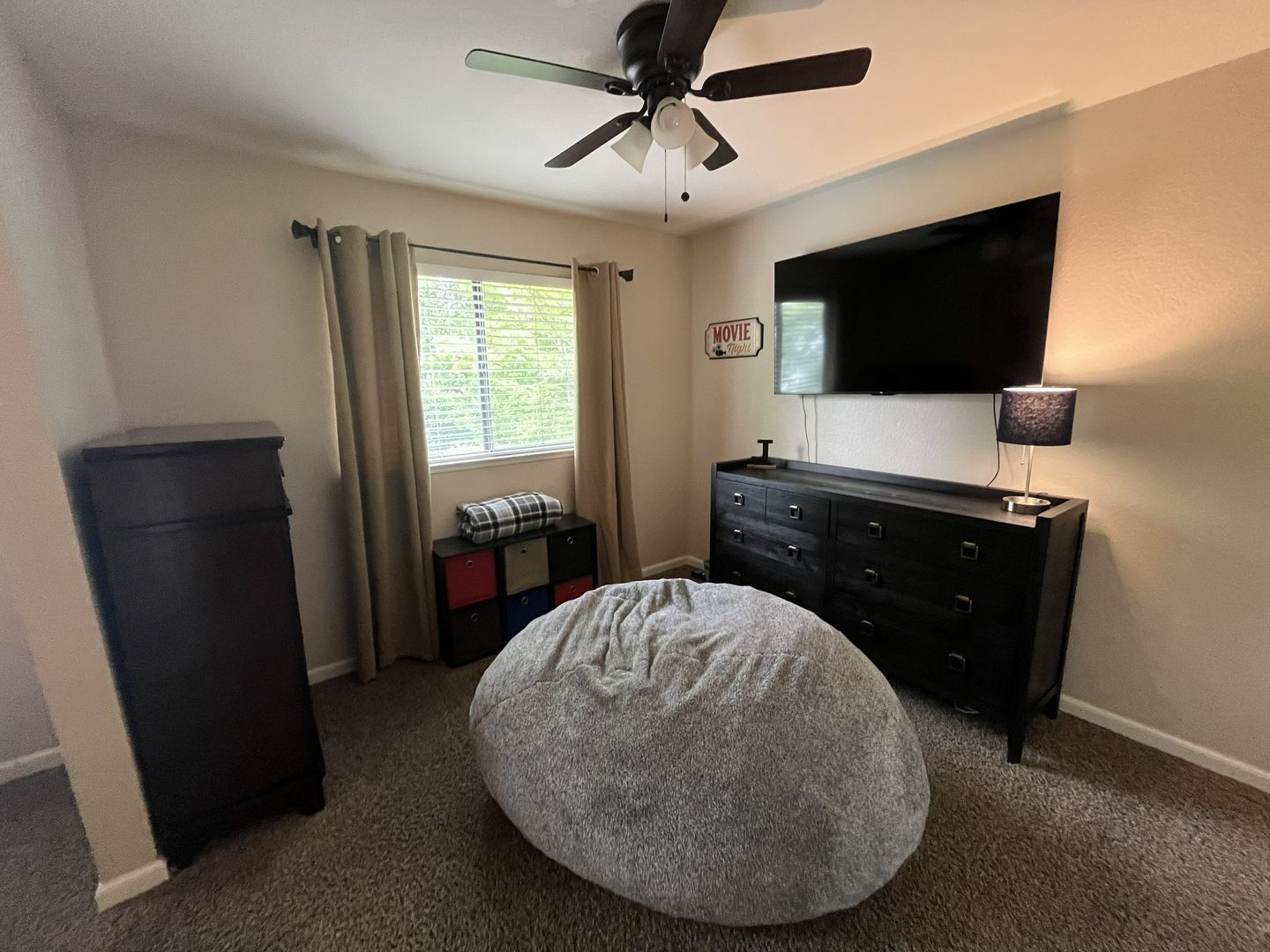 434 Taggert Ct - Roseville - California - 5 bed, 3 bath rental property