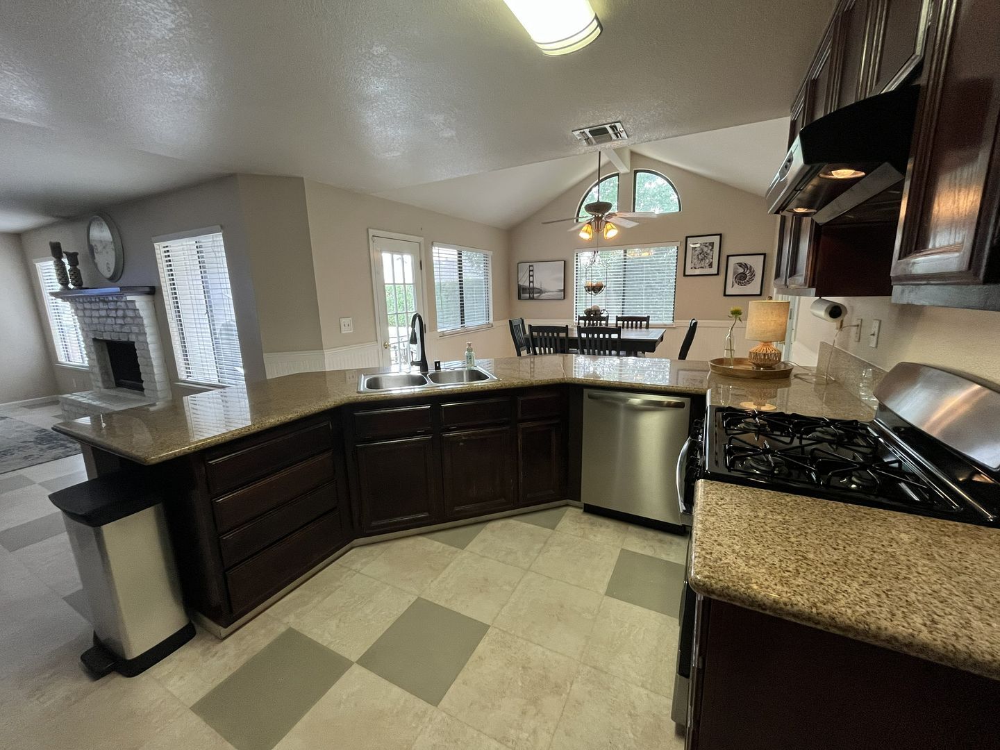 434 Taggert Ct - Roseville - California - 5 bed, 3 bath rental property