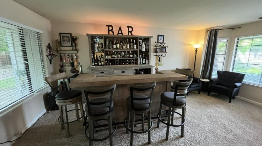 434 Taggert Ct - Roseville - California - 5 bed, 3 bath rental property