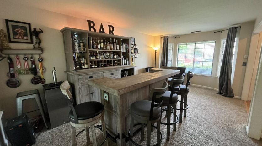 434 Taggert Ct - Roseville - California - 5 bed, 3 bath rental property