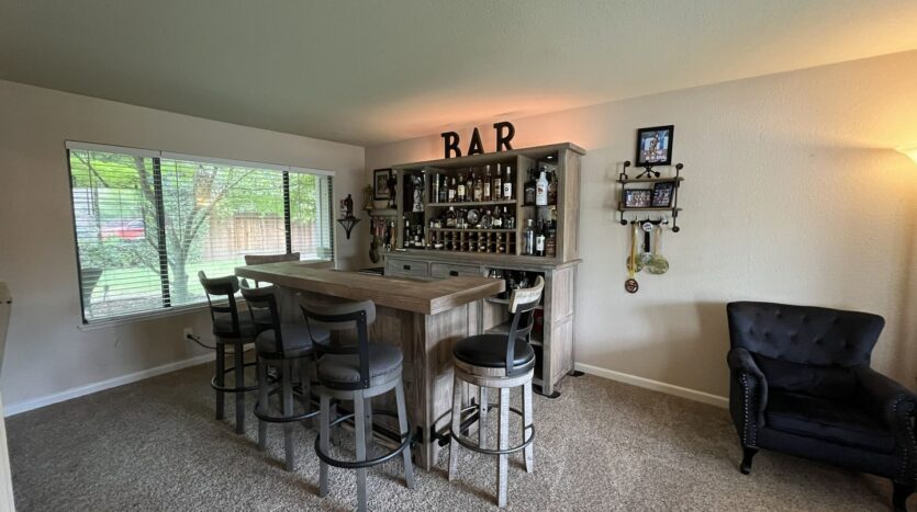434 Taggert Ct - Roseville - California - 5 bed, 3 bath rental property