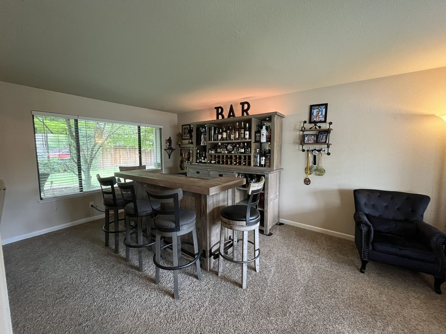 434 Taggert Ct - Roseville - California - 5 bed, 3 bath rental property