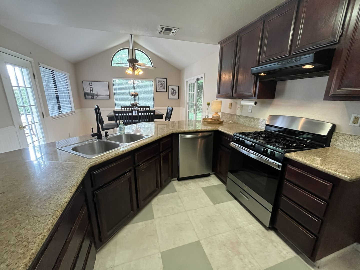 434 Taggert Ct - Roseville - California - 5 bed, 3 bath rental property