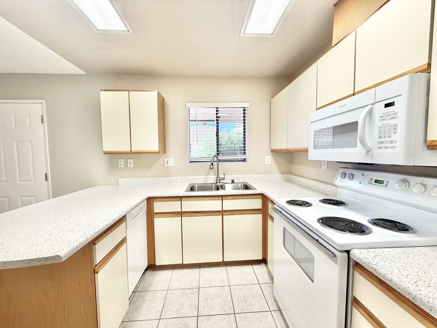 44620 San Rafael Avenue - Unit 01 - Palm Desert - California - 1 bed, 1 bath rental property
