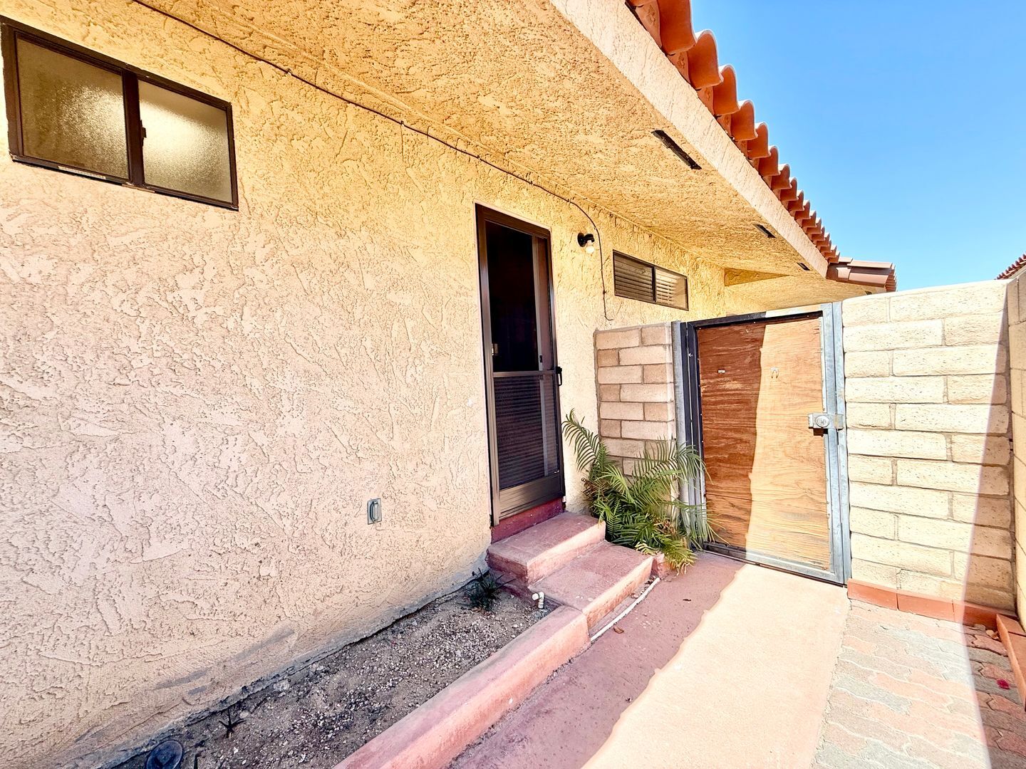 44620 San Rafael Avenue - Unit 01 - Palm Desert - California - 1 bed, 1 bath rental property