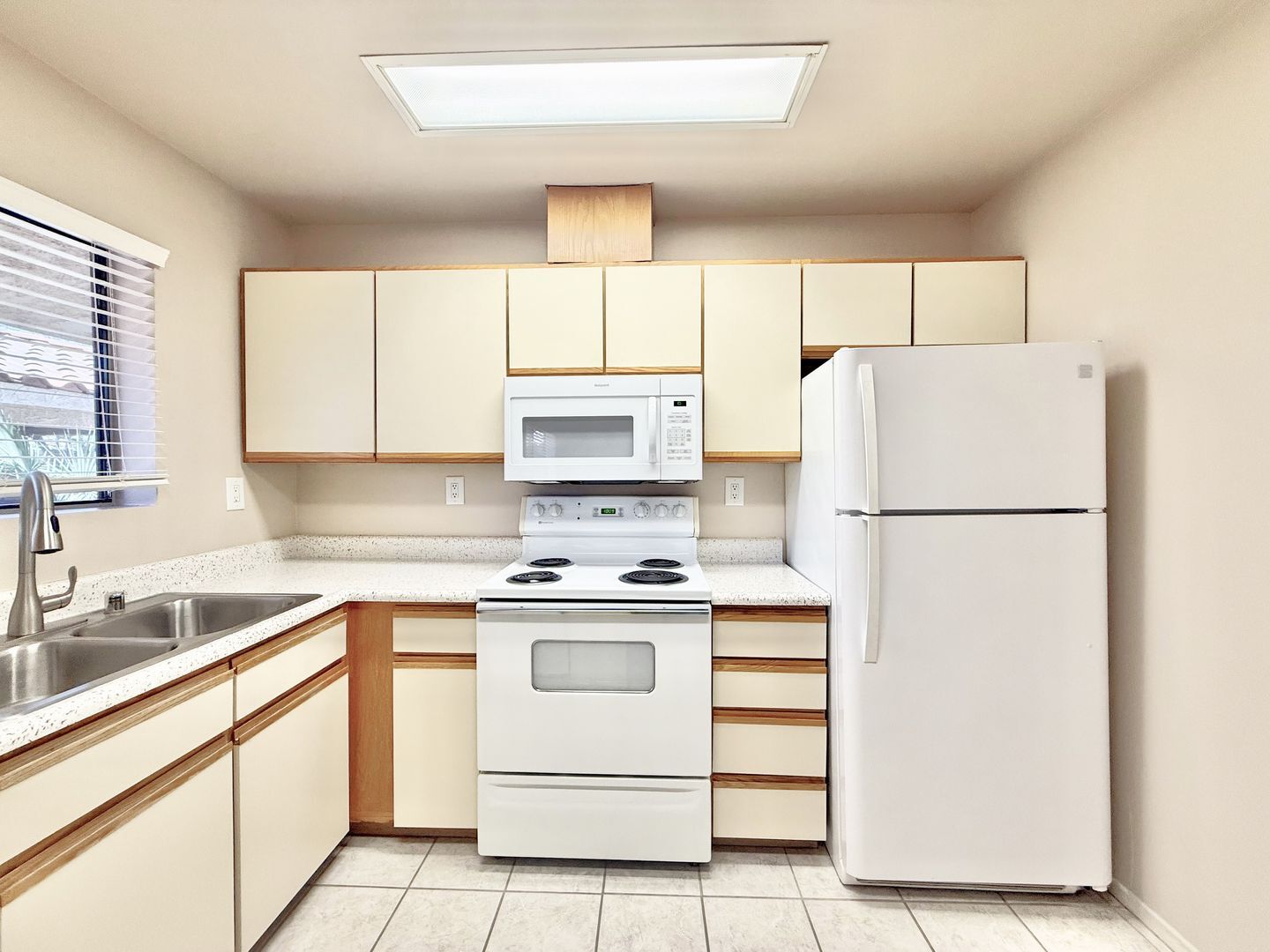 44620 San Rafael Avenue - Unit 01 - Palm Desert - California - 1 bed, 1 bath rental property