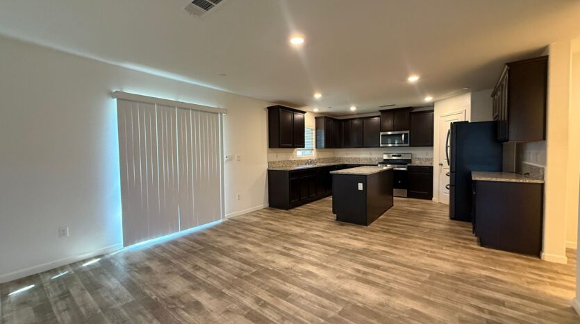 5531 W Flint Way - Fresno - California - 5 bed, 3.5 bath rental property