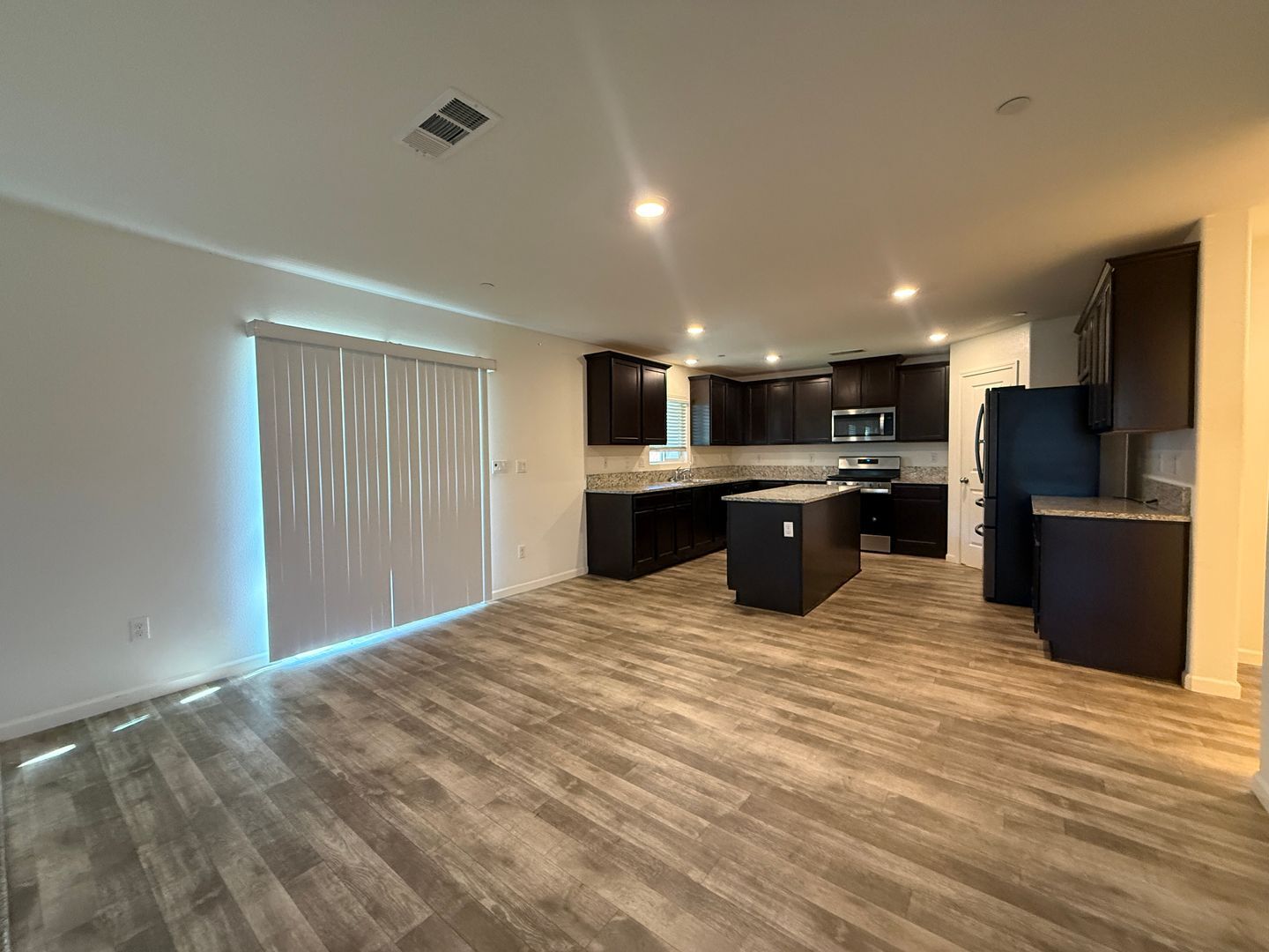 5531 W Flint Way - Fresno - California - 5 bed, 3.5 bath rental property