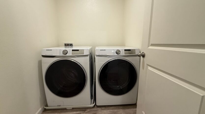 5531 W Flint Way - Fresno - California - 5 bed, 3.5 bath rental property