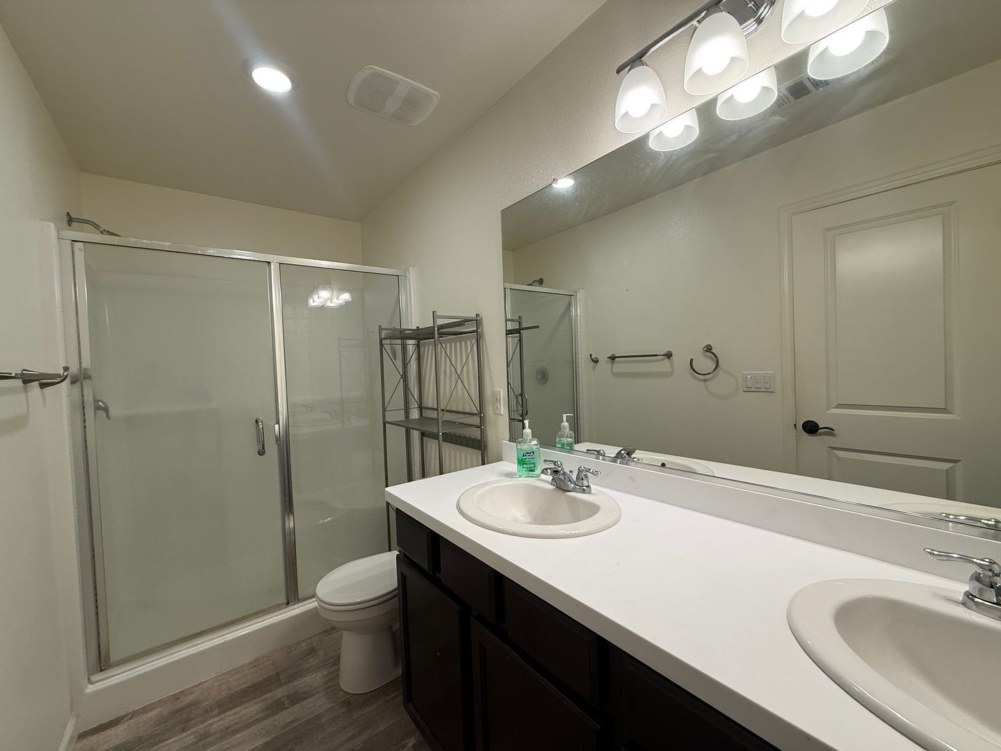 5531 W Flint Way - Fresno - California - 5 bed, 3.5 bath rental property