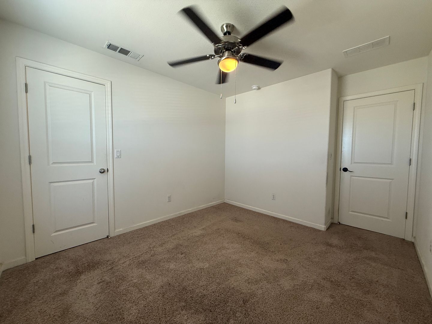 5531 W Flint Way - Fresno - California - 5 bed, 3.5 bath rental property