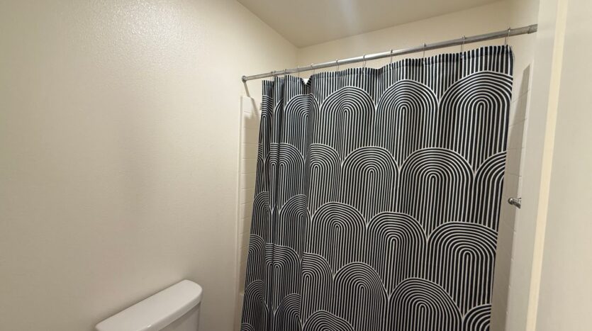 5531 W Flint Way - Fresno - California - 5 bed, 3.5 bath rental property
