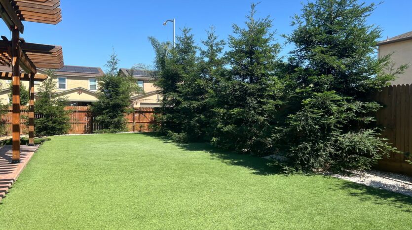 5531 W Flint Way - Fresno - California - 5 bed, 3.5 bath rental property