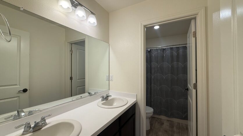 5531 W Flint Way - Fresno - California - 5 bed, 3.5 bath rental property