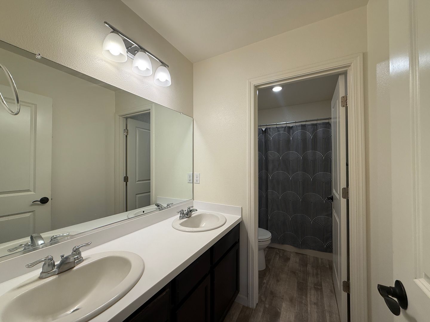 5531 W Flint Way - Fresno - California - 5 bed, 3.5 bath rental property