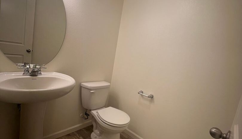 5531 W Flint Way - Fresno - California - 5 bed, 3.5 bath rental property