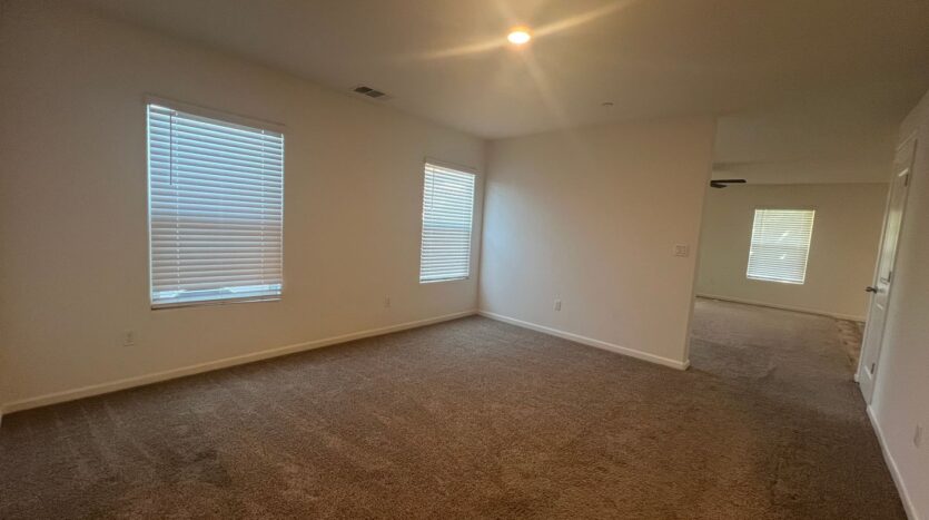5531 W Flint Way - Fresno - California - 5 bed, 3.5 bath rental property