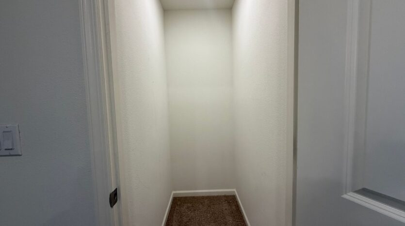 5531 W Flint Way - Fresno - California - 5 bed, 3.5 bath rental property
