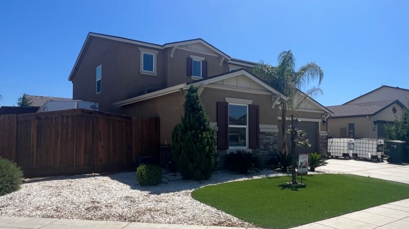 5531 W Flint Way - Fresno - California - 5 bed, 3.5 bath rental property