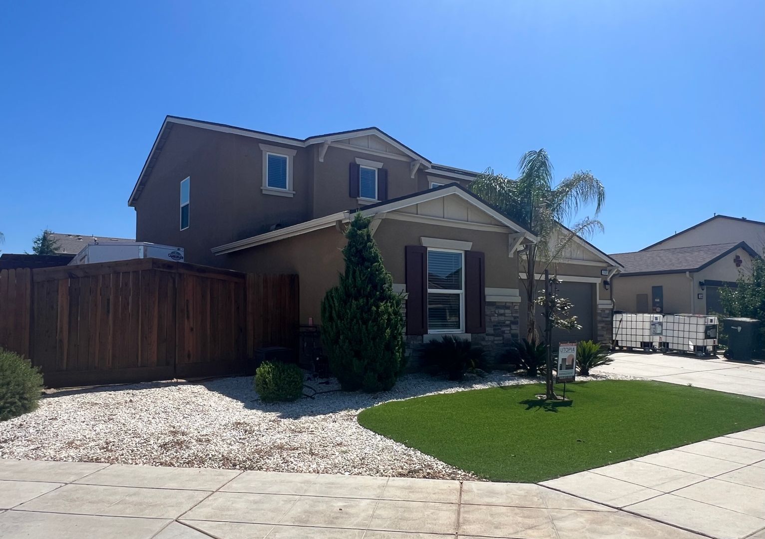 5531 W Flint Way - Fresno - California - 5 bed, 3.5 bath rental property