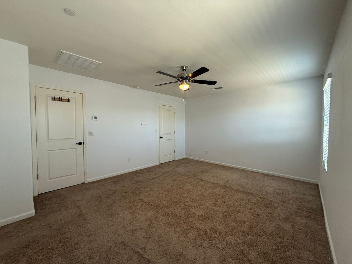 5531 W Flint Way - Fresno - California - 5 bed, 3.5 bath rental property