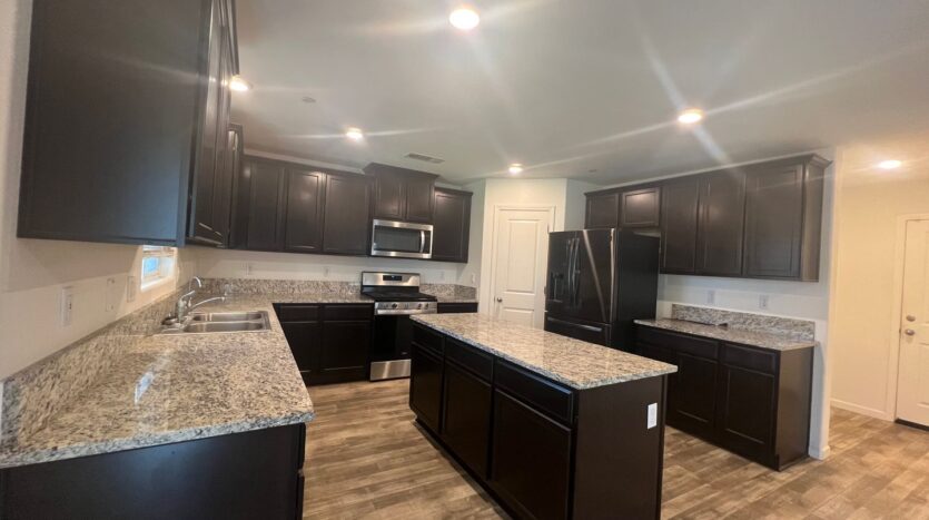 5531 W Flint Way - Fresno - California - 5 bed, 3.5 bath rental property