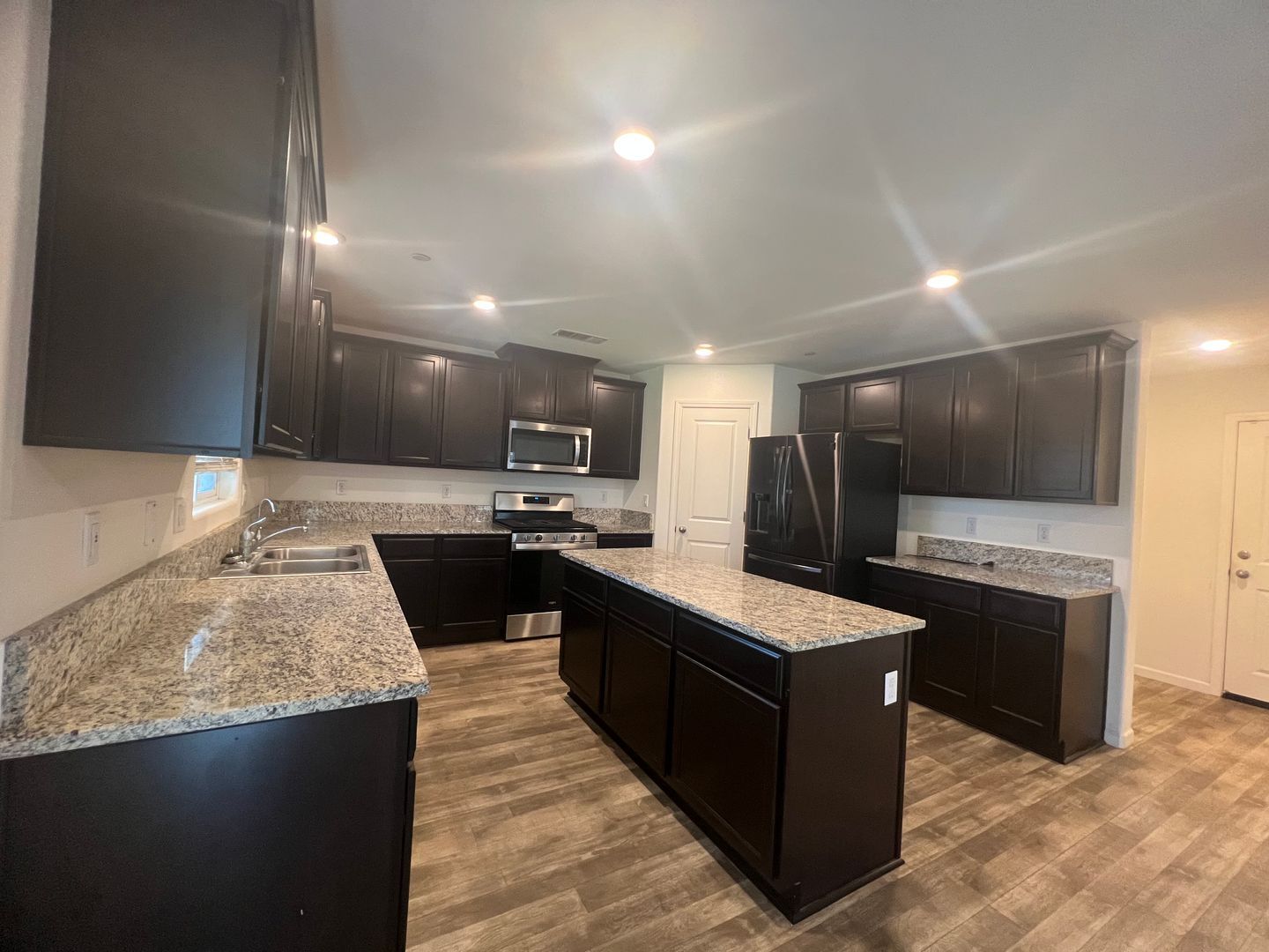 5531 W Flint Way - Fresno - California - 5 bed, 3.5 bath rental property