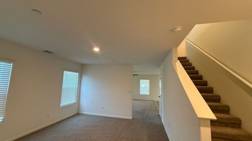 5531 W Flint Way - Fresno - California - 5 bed, 3.5 bath rental property