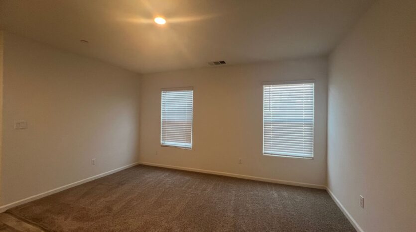 5531 W Flint Way - Fresno - California - 5 bed, 3.5 bath rental property