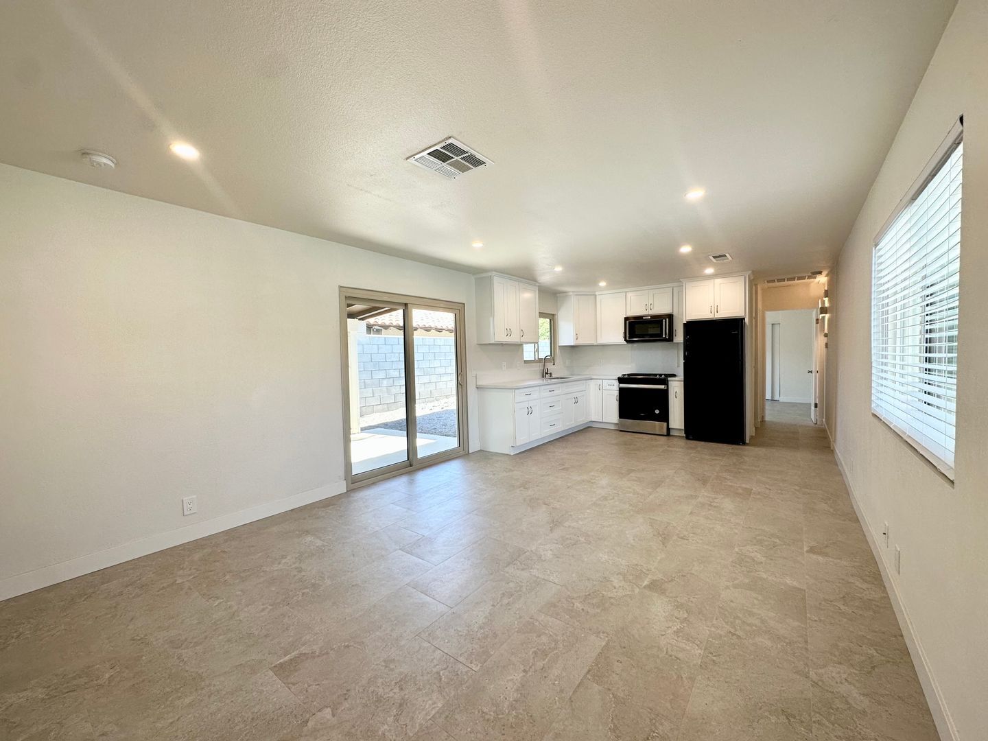 561 Desert View Dr APT 1 - Palm Springs - California - 1 bed, 1 bath rental property