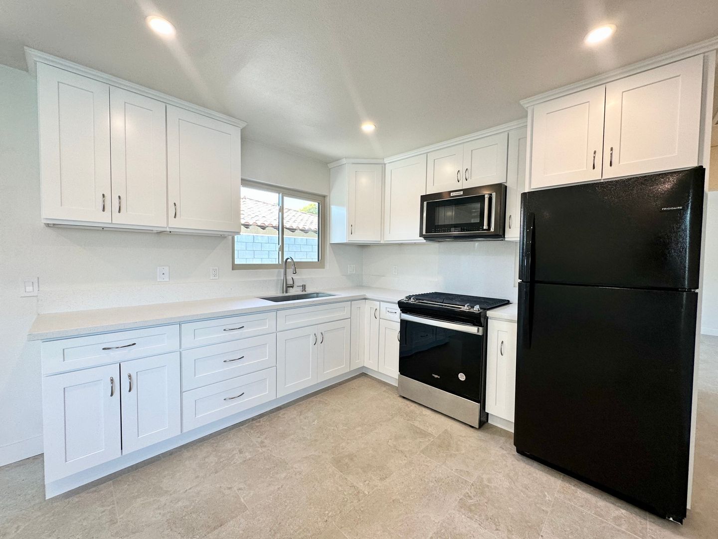 561 Desert View Dr APT 1 - Palm Springs - California - 1 bed, 1 bath rental property