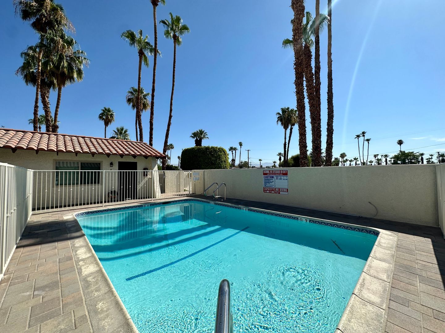 561 Desert View Dr APT 1 - Palm Springs - California - 1 bed, 1 bath rental property