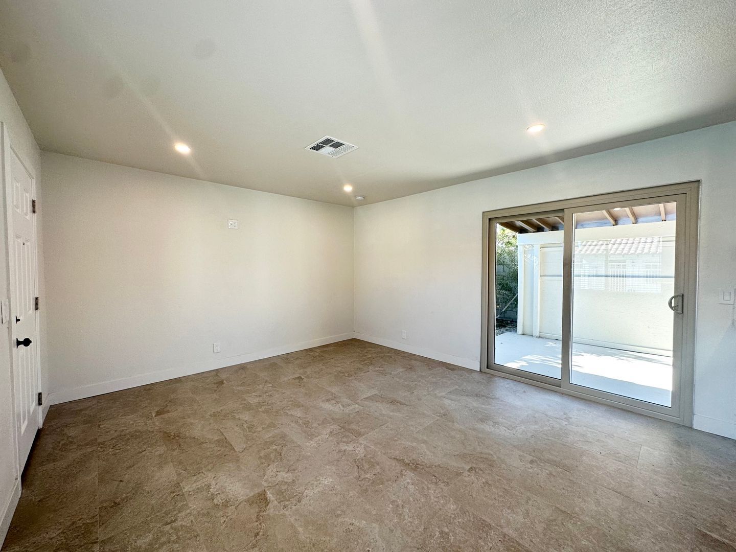 561 Desert View Dr APT 1 - Palm Springs - California - 1 bed, 1 bath rental property