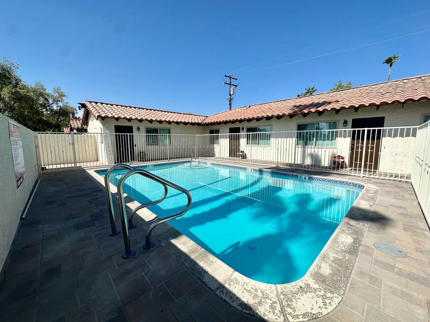 561 Desert View Dr APT 1 - Palm Springs - California - 1 bed, 1 bath rental property