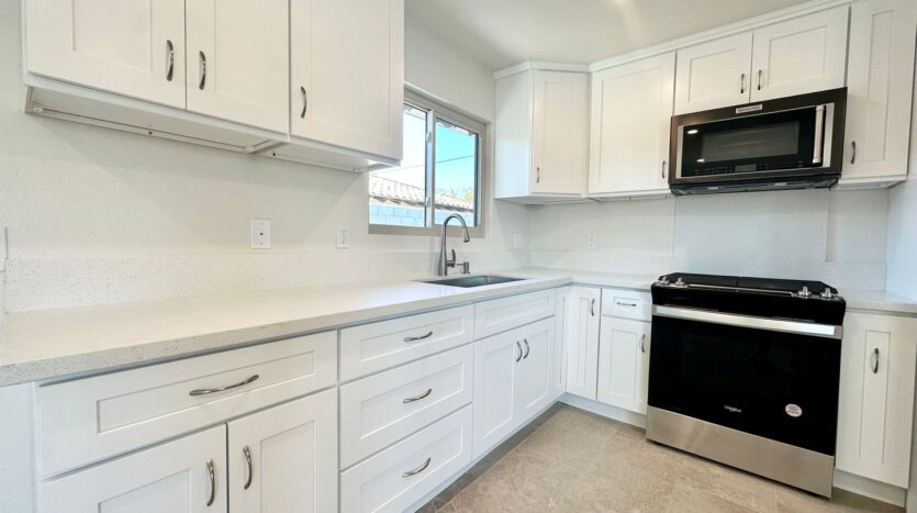 561 Desert View Dr APT 1 - Palm Springs - California - 1 bed, 1 bath rental property