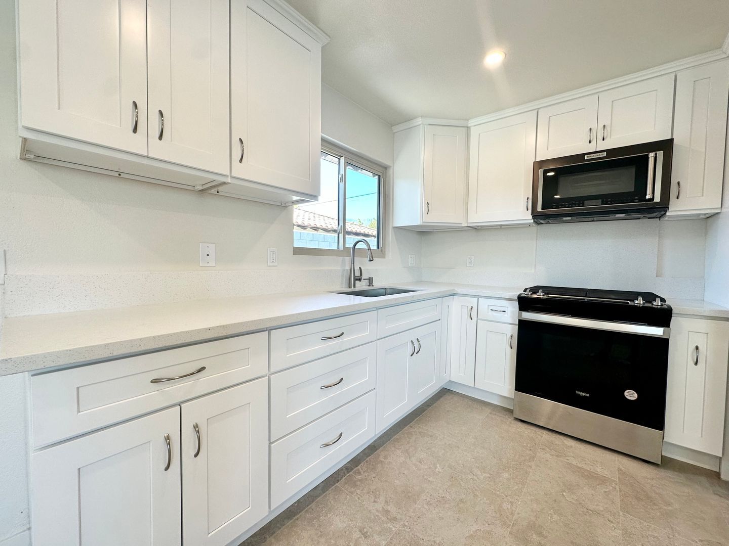 561 Desert View Dr APT 1 - Palm Springs - California - 1 bed, 1 bath rental property