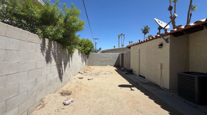 561 Desert View Drive - Unit 03 - Palm Springs - California - 2 bed, 1 bath rental property