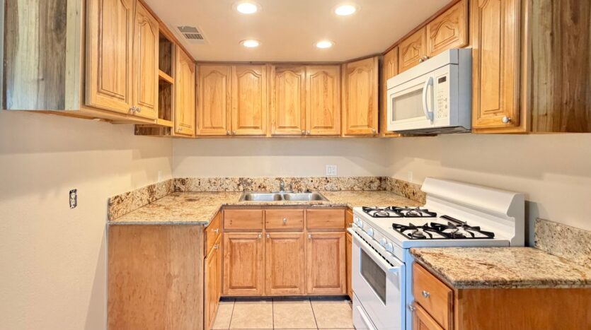561 Desert View Drive - Unit 03 - Palm Springs - California - 2 bed, 1 bath rental property