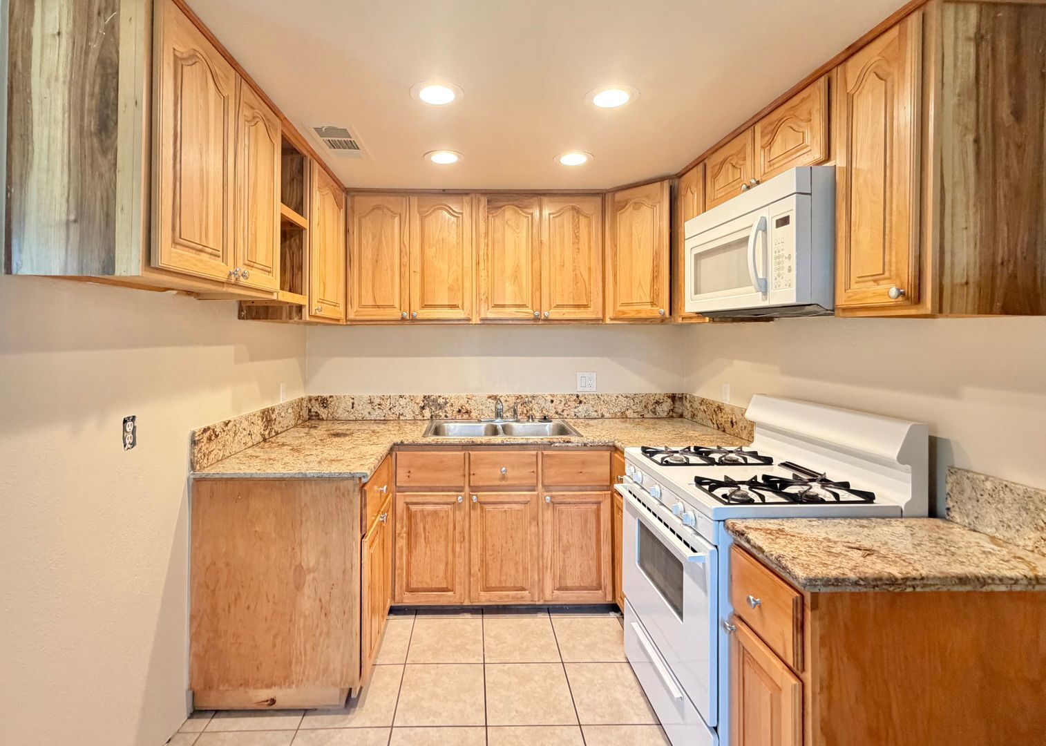 561 Desert View Drive - Unit 03 - Palm Springs - California - 2 bed, 1 bath rental property